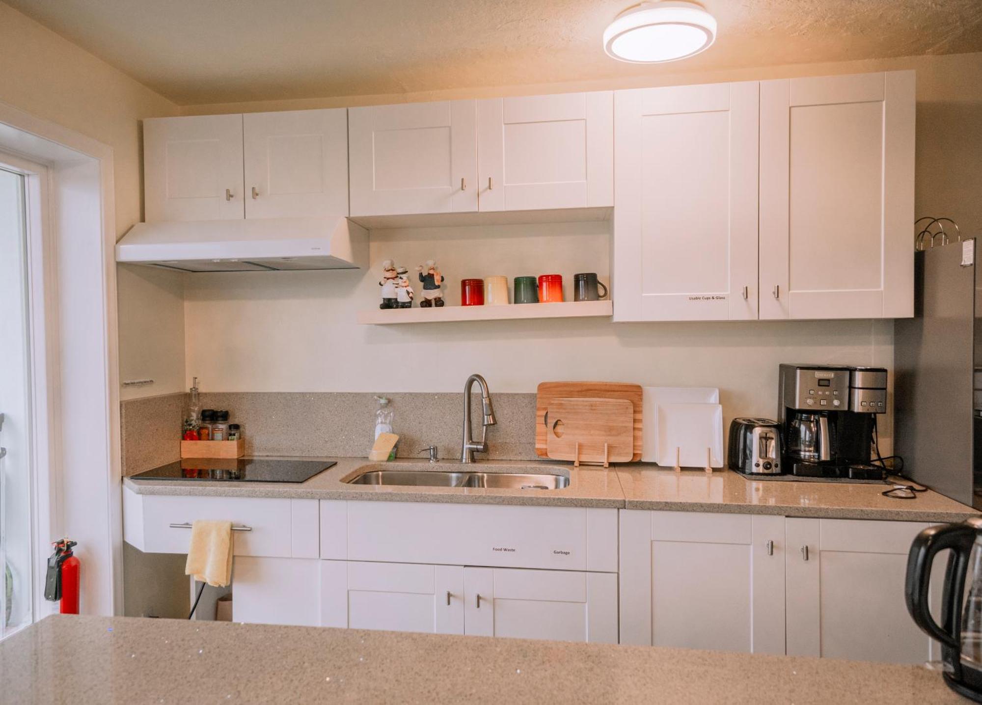 Hov B&B House -Hospitality Ocean View Victoria- Homestay